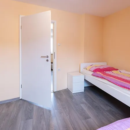 W4-8 Messe Monteurzimmer * كولونيا