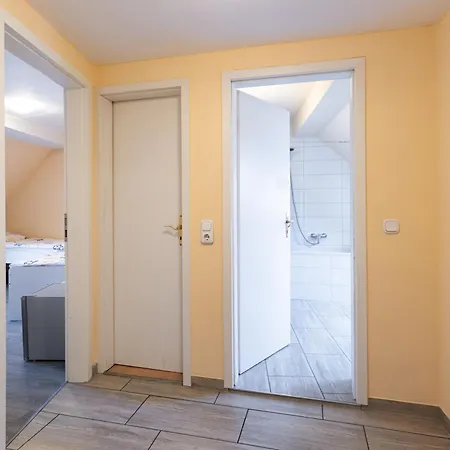 W4-8 Messe Monteurzimmer * Kolonia